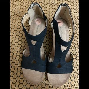 Adrienne Vittadini- Black open toe wedges